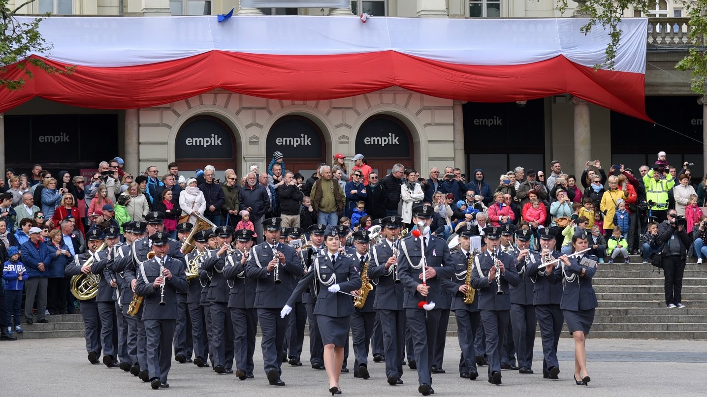 Galeria zdjęć przedstawia obchody święta Konstytucji 3 Maja w Poznaniu.