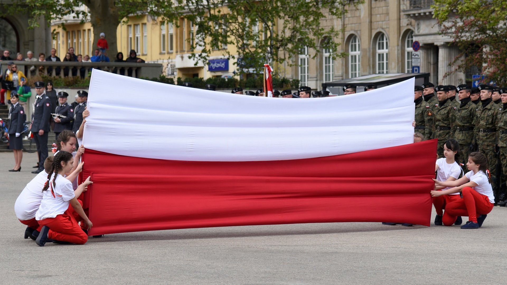 Galeria zdjęć przedstawia obchody święta Konstytucji 3 Maja w Poznaniu.