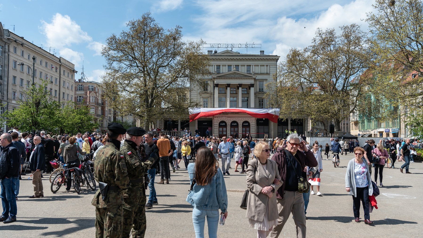 Galeria zdjęć przedstawia obchody święta Konstytucji 3 Maja.