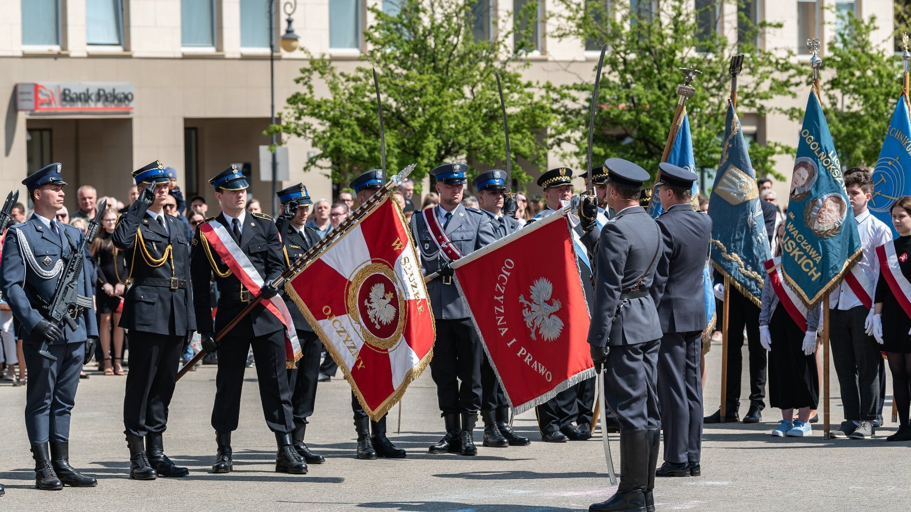 Galeria zdjęć przedstawia obchody święta Konstytucji 3 Maja.