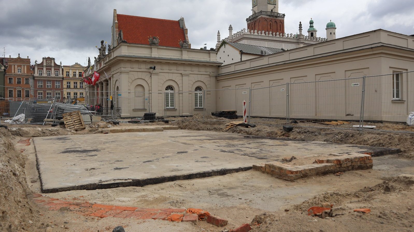 Galeria zdjęć odkryć dokonanych przez archeologów przy okazji prac na Starym Rynku