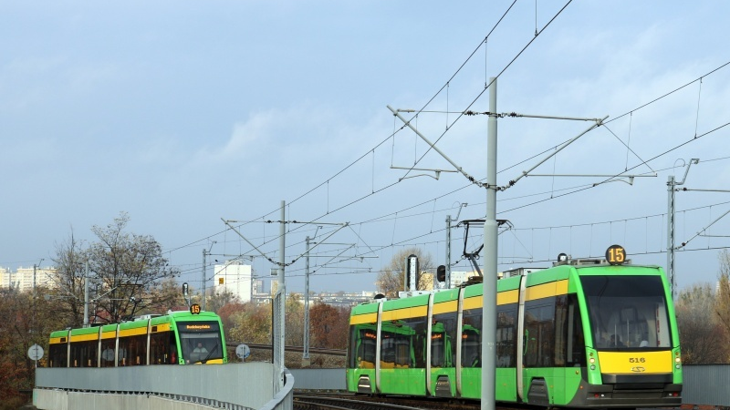 Tramwaje na wiadukcie na skrzyżowaniem ulic Roosevelta, Poznańskiej, Libelta i Pułaskiego