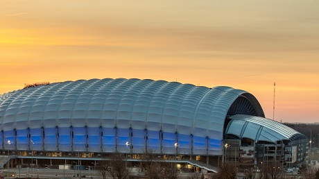 Stadion przy ul. Bułgarskiej o zachodzie słońca