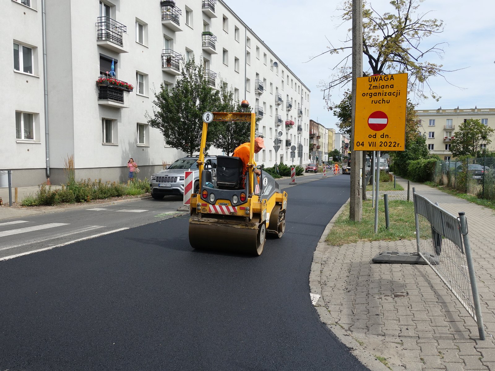 Galeria zdjęć pokazujących postęp prac przy wymianie nawierzchni na ul. Kasprzaka - grafika rozmowy