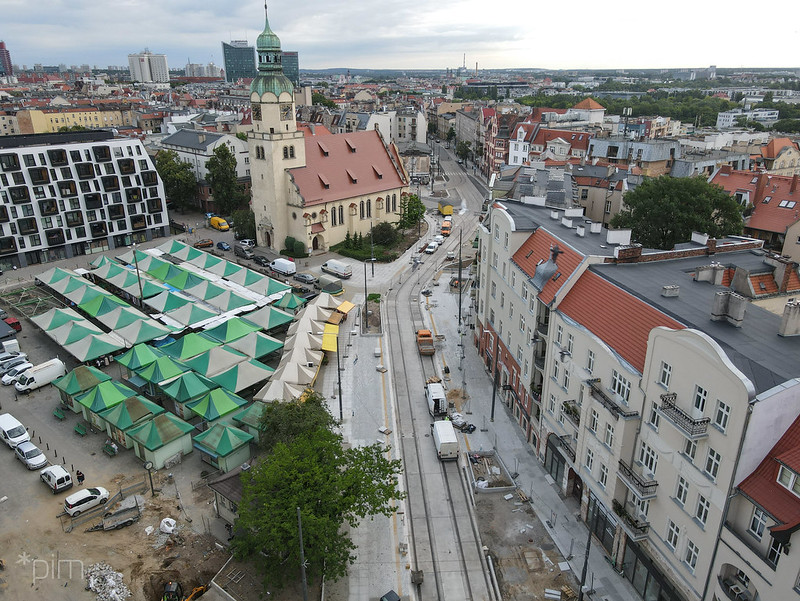 Widok na ul. 28 Czerwca 1956 r. i rynek Wildecki - grafika rozmowy