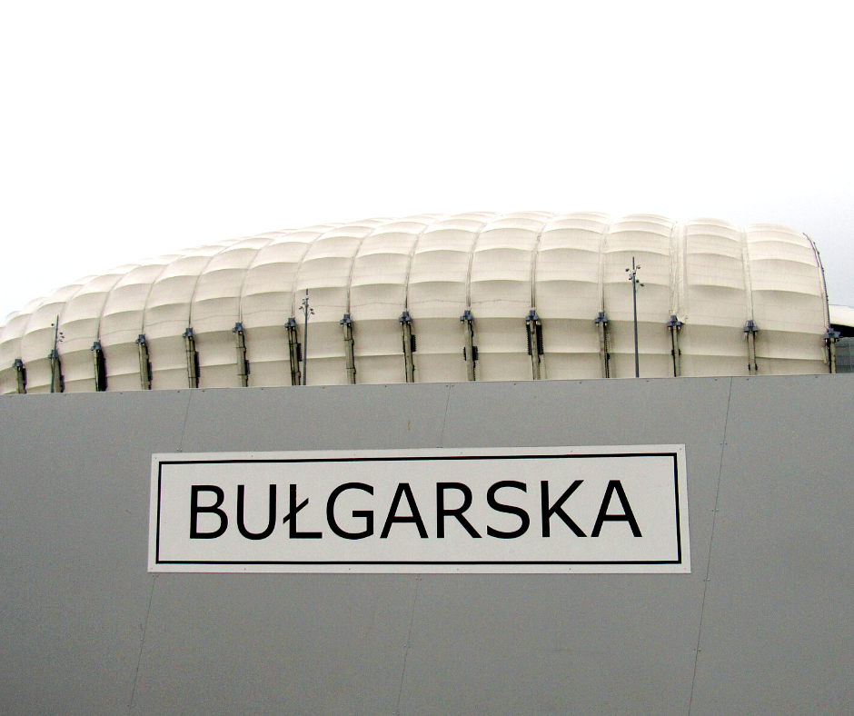 Na pierwszym planie napis "Bułgraska", w tle stadion miejski. - grafika rozmowy