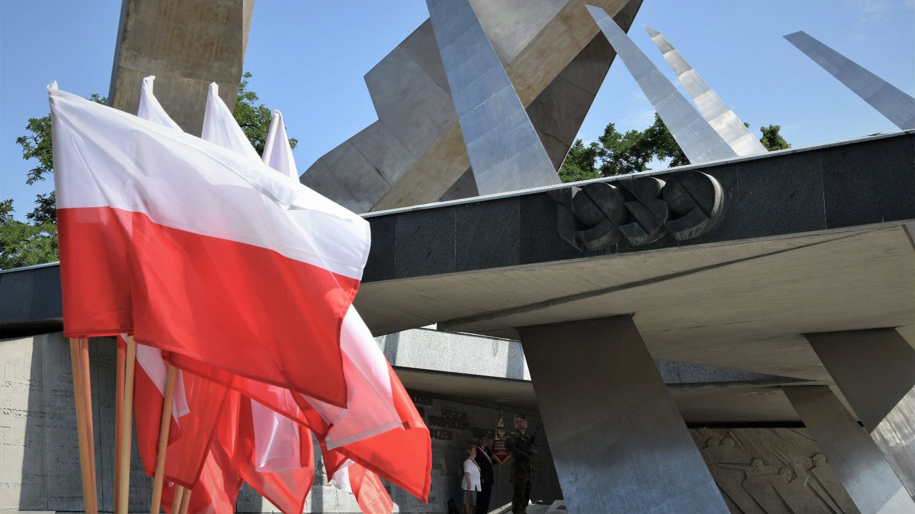 Galeria zdjęć przedstawia poznańskie obchody Święta Wojska Polskiego.