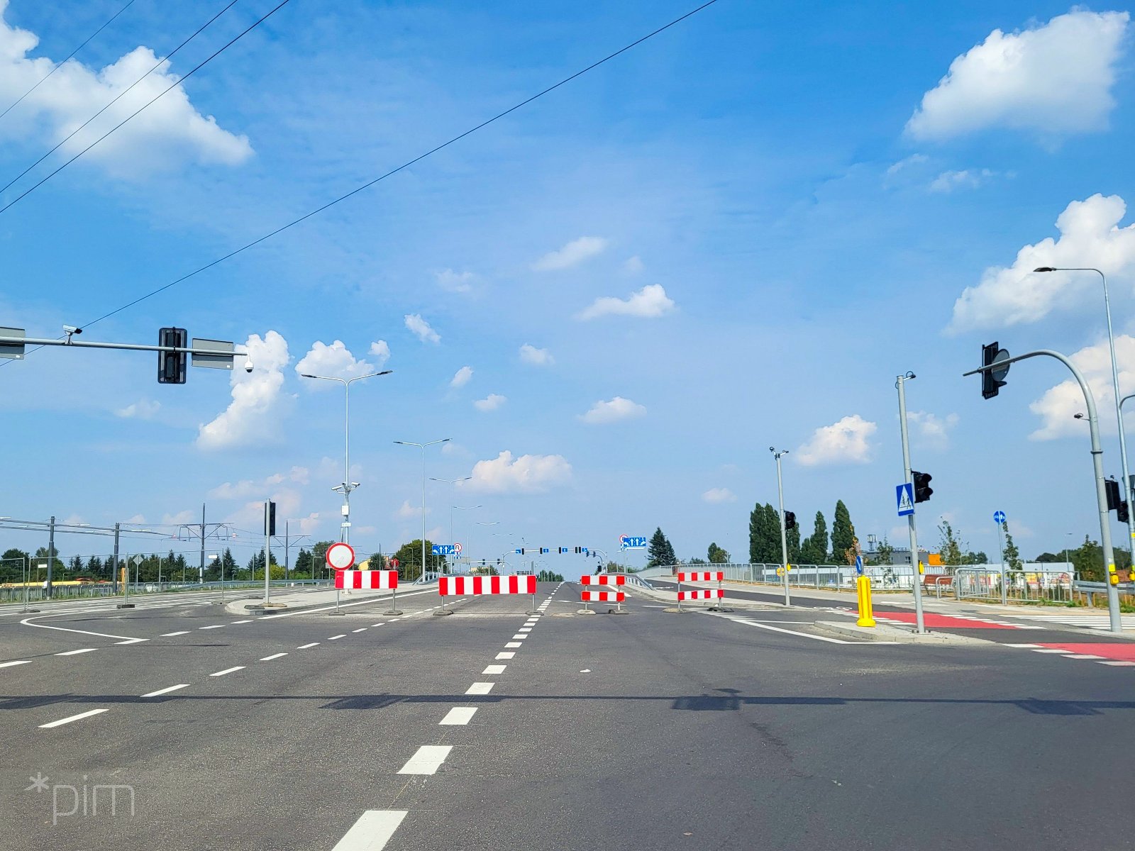 Galeria zdjęć wiaduktu w ciągu ul. Naramowickiej nad ul. Lechicką - grafika rozmowy