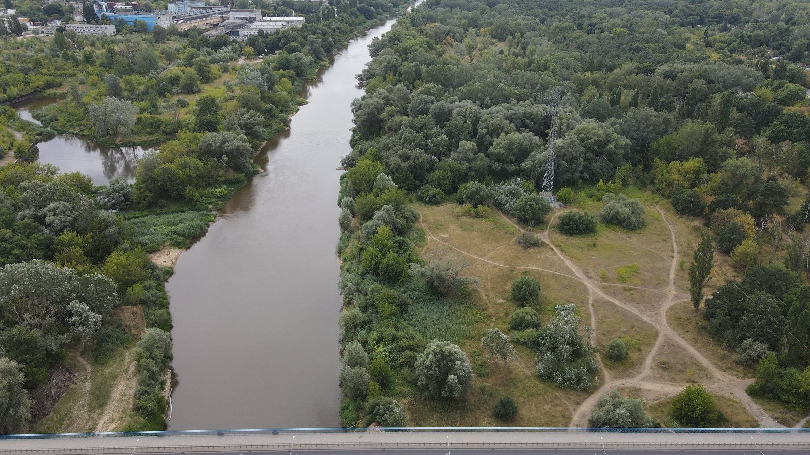 Widok z lotu ptaka na Dębinę. U dole widać most Przemysła I