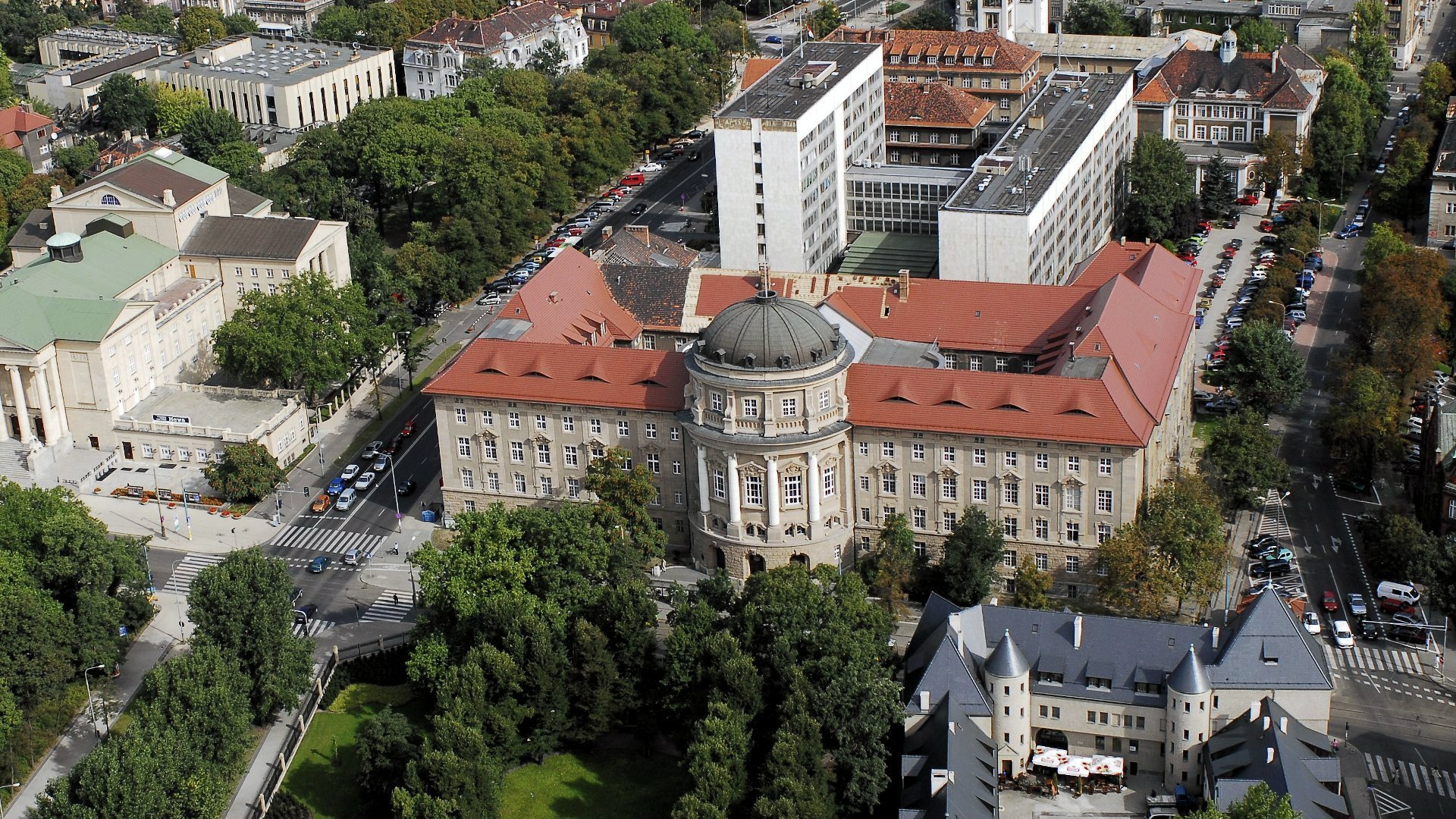 Zdjęcie z lotu ptaka na Collegium Maius. - grafika rozmowy