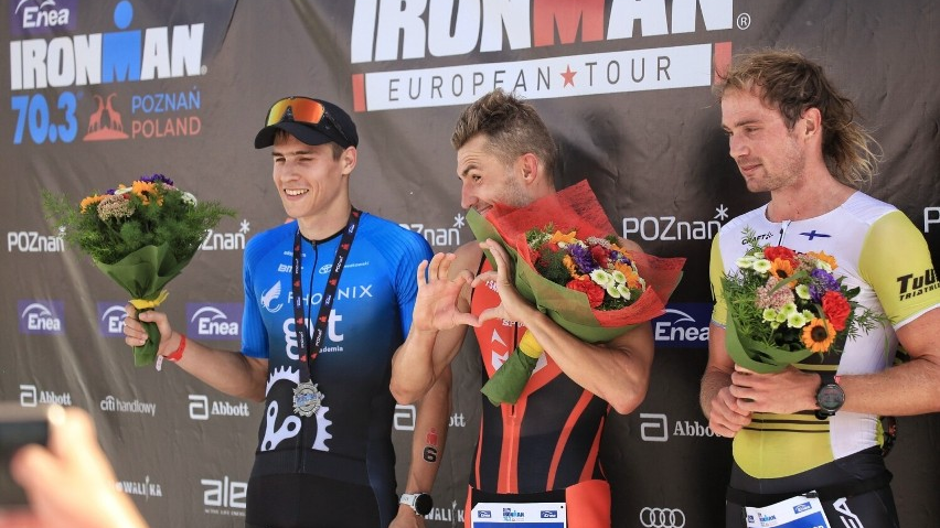 Galeria zdjęć przedstawia zawodników Ironman Poznań 70.3. - grafika rozmowy