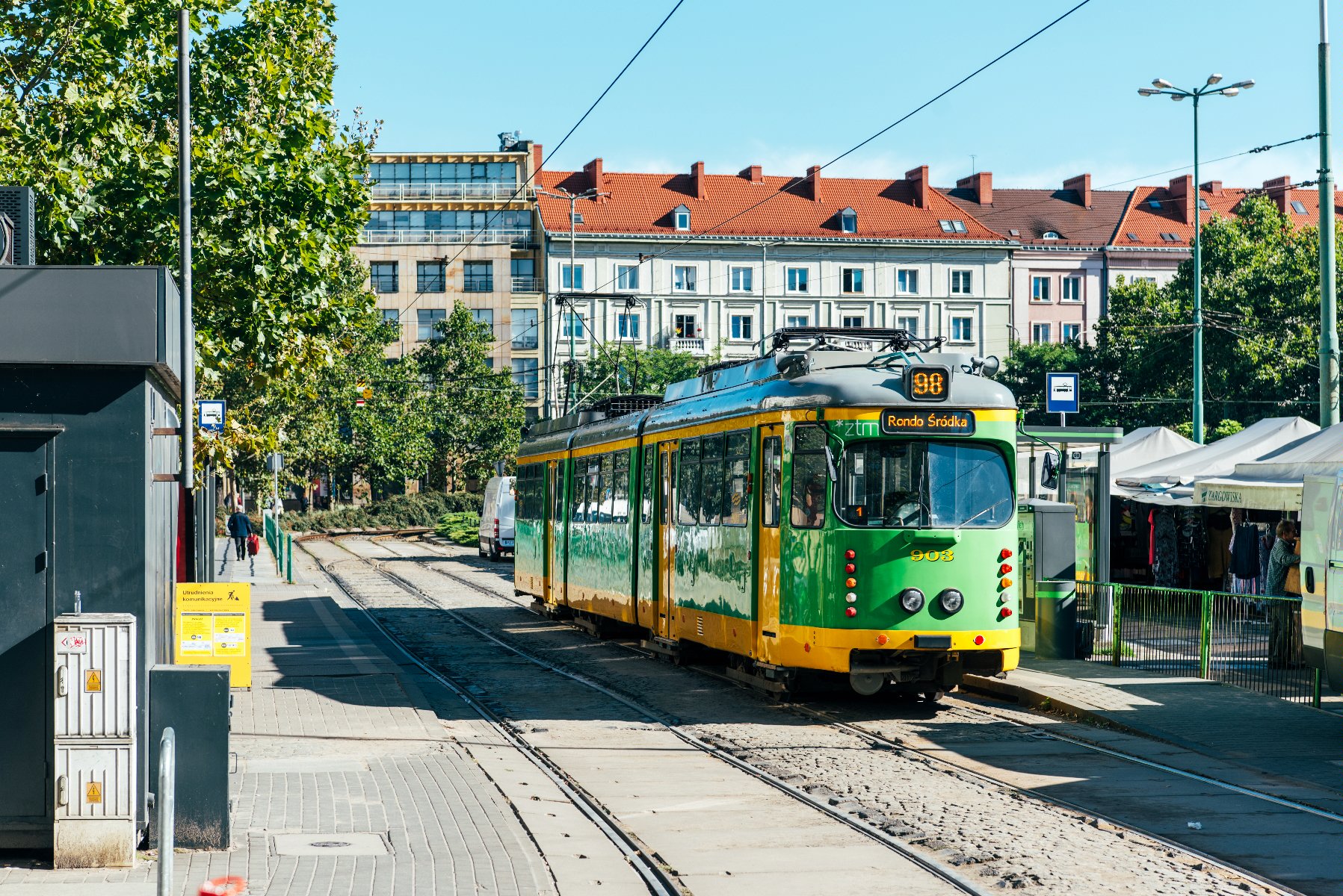 Tramwaj nr 98 na placu Wielkopolskim - grafika rozmowy