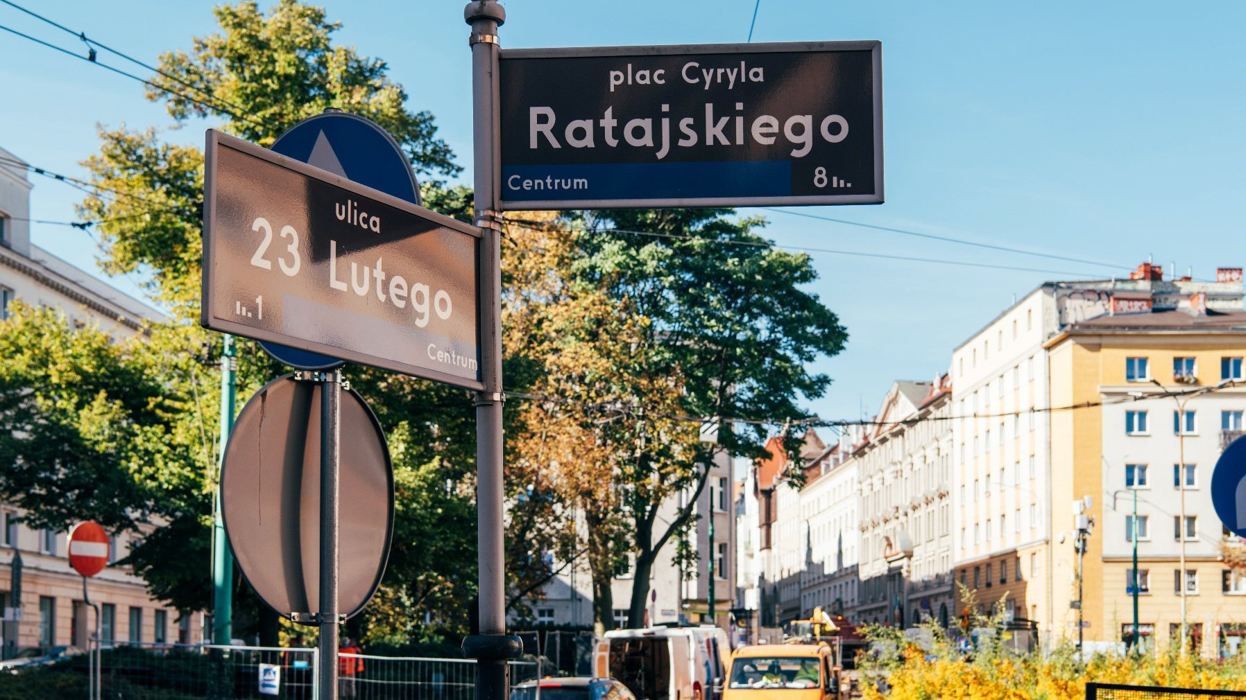 Skrzyżowanie ul. 23 Lutego i placu Cyryla Ratajskiego