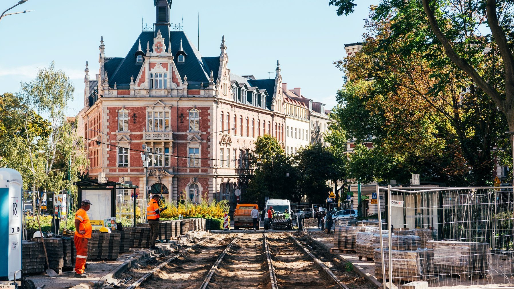 Trwające prace remontowe na placu Cyryla Ratajskiego