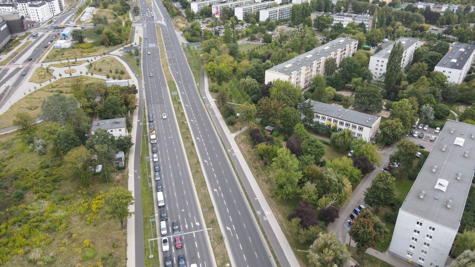 Galeria zdjęć przedstawia ul. B. Krzywoustego widzianą z lotu ptaka.