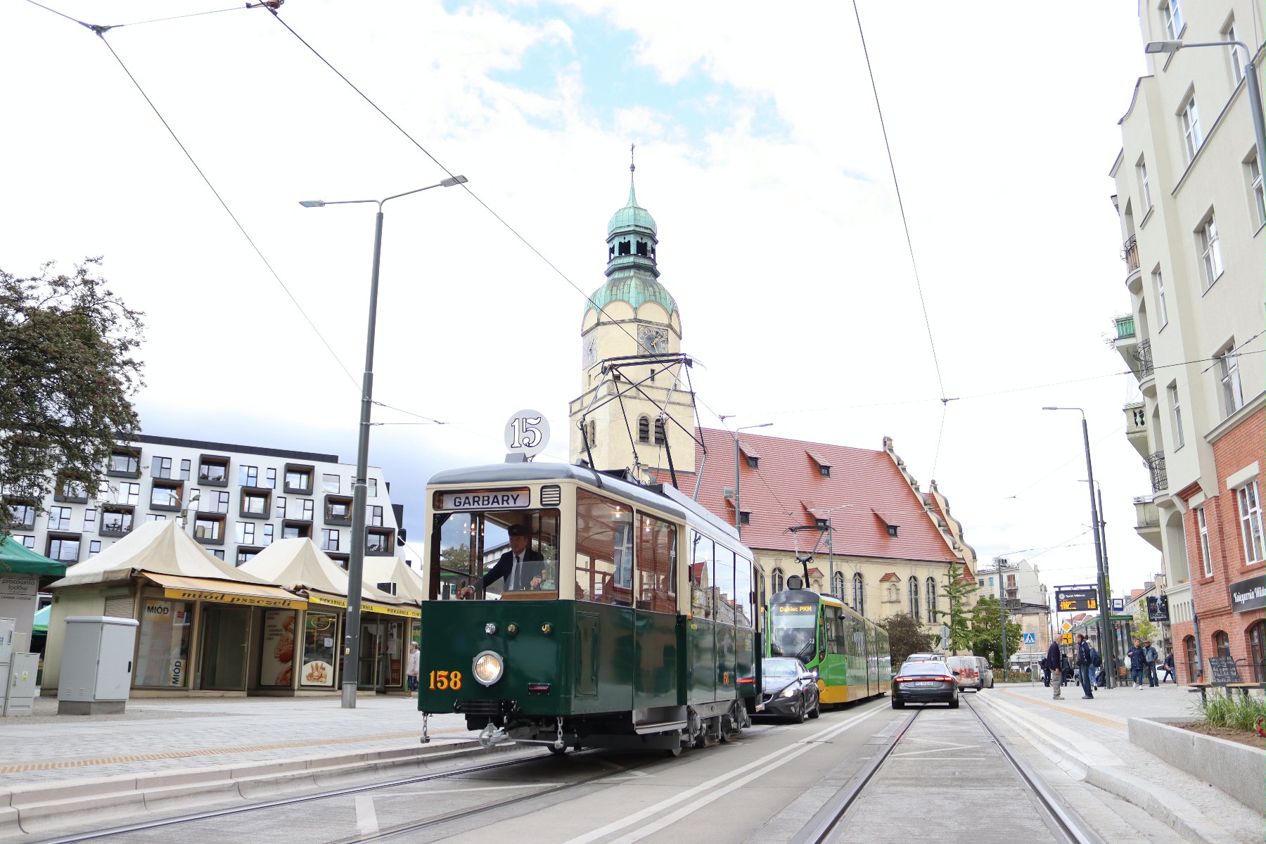 Wagon KSW Heidelberg w tle wieża kościoła. - grafika rozmowy