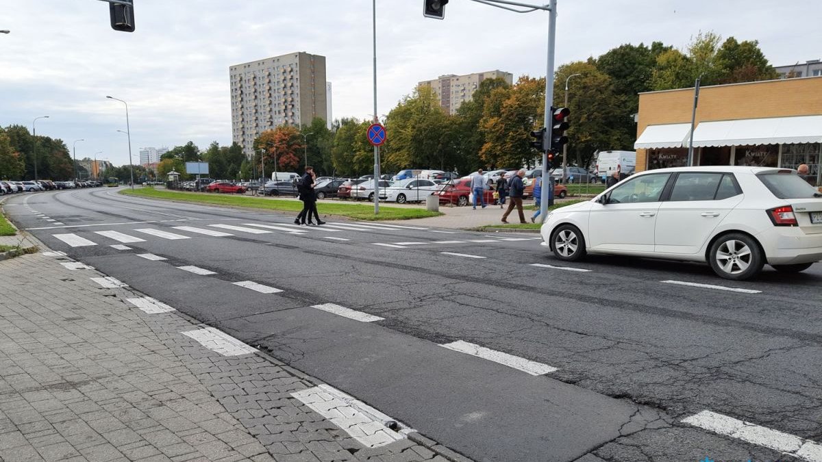 Ulica Murawa przed naprawą nawierzchnią