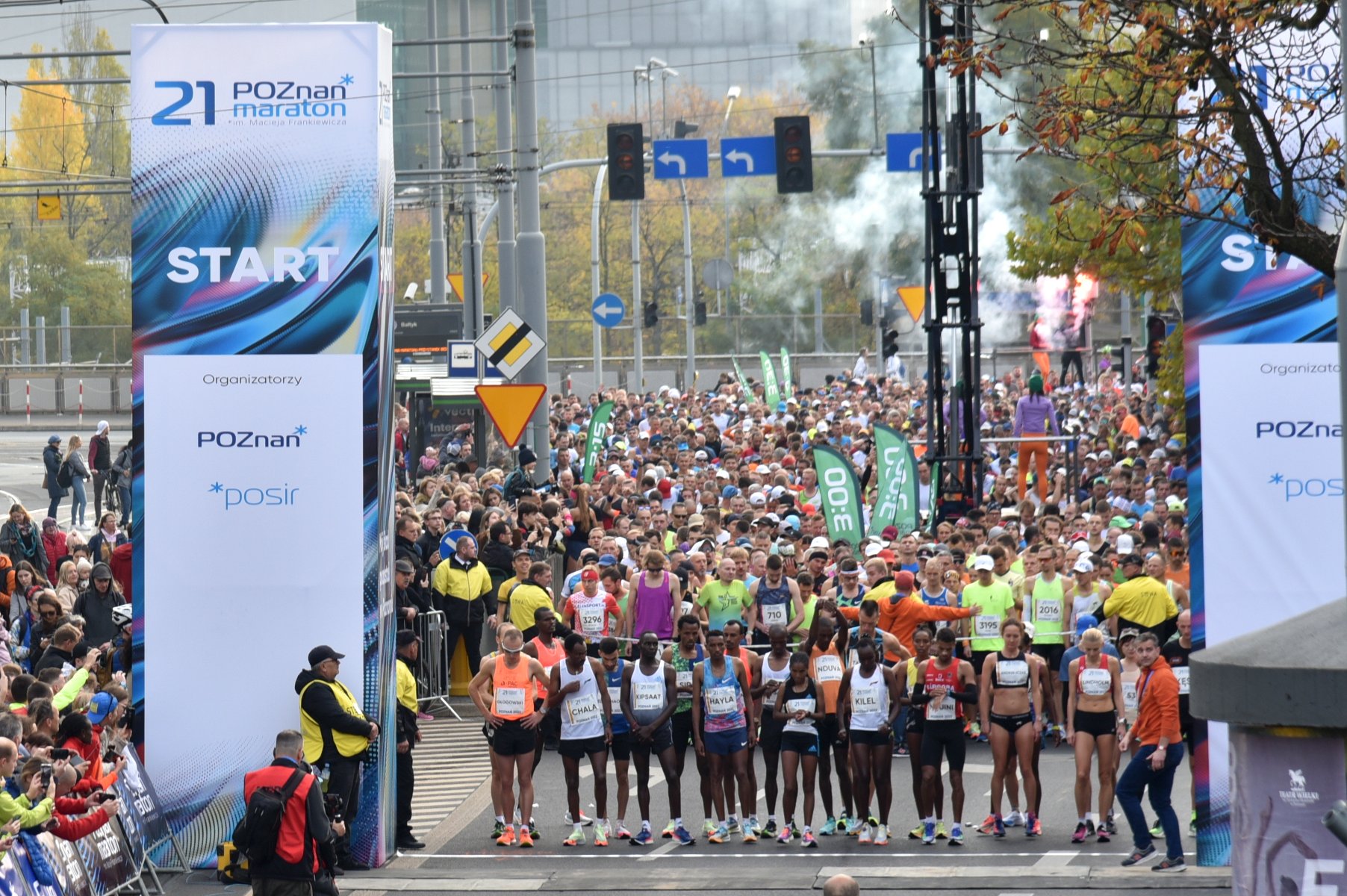 Galeria zdjęć ze startu poznańskiego maratonu - grafika rozmowy