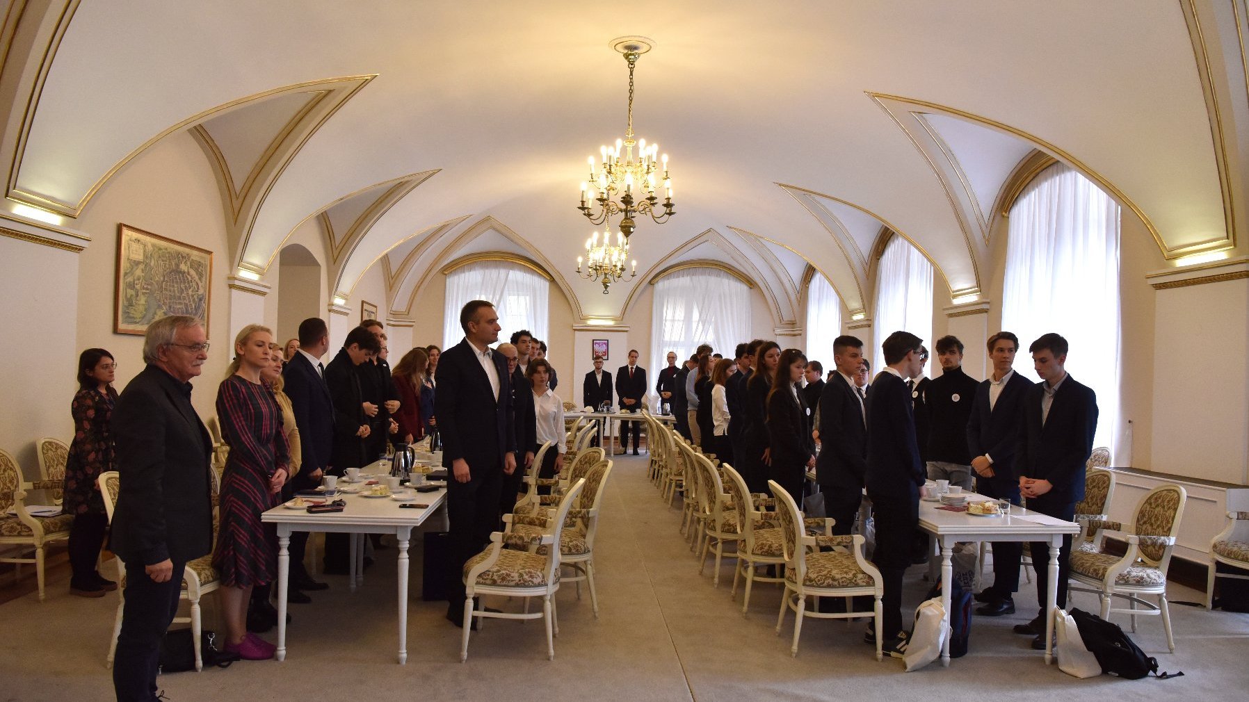 Na zdjęciu radni oraz zaproszeni goście na inauguracyjnym spotkaniu rady