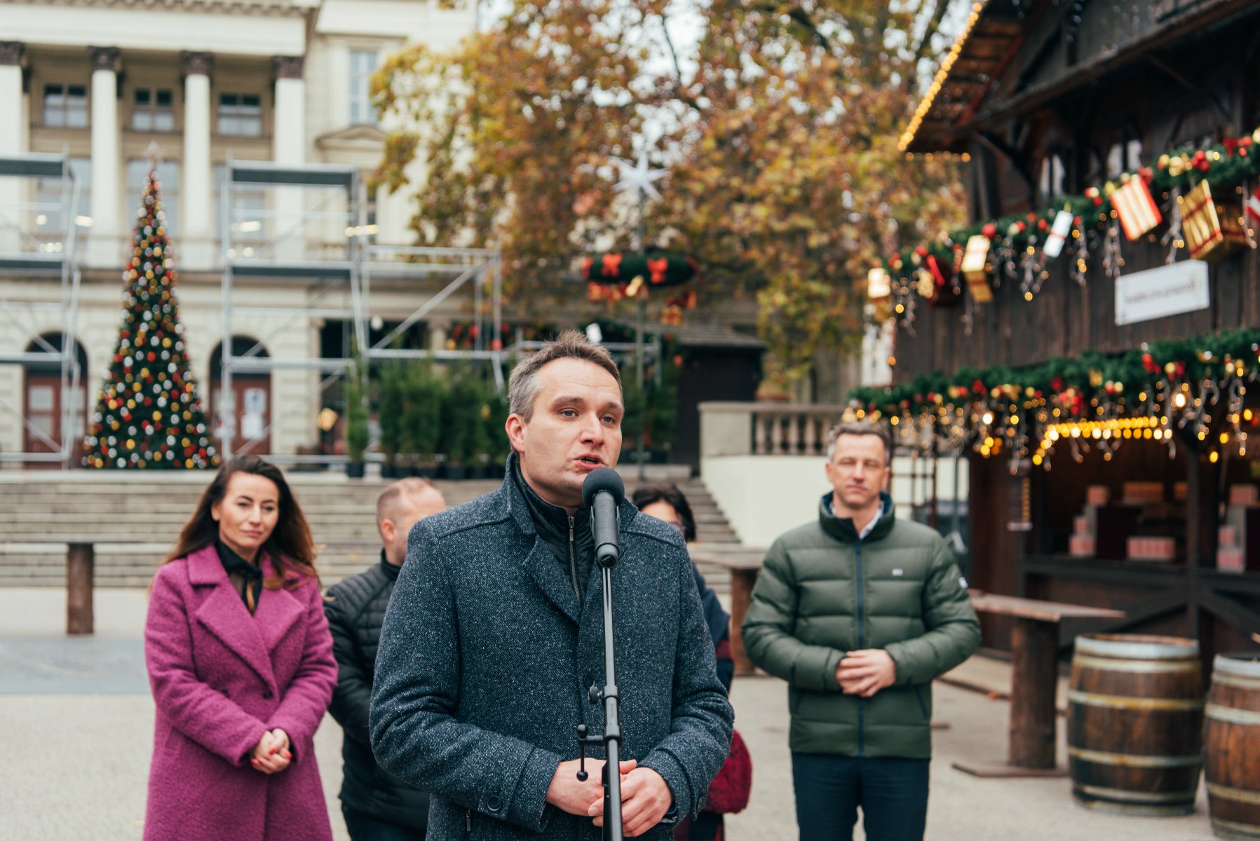 Na zdjęciu Mariusz Wiśniewski, zastępca prezydenta Poznania. - grafika rozmowy