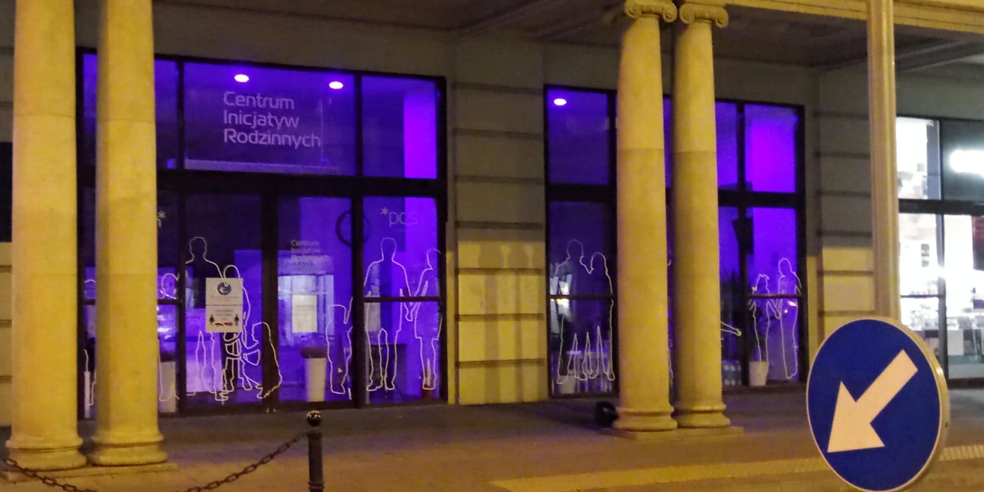 Na zdjęciu podświetlona na fioletowo siedziba Centrum Inicjatyw Rodzinnych - grafika rozmowy