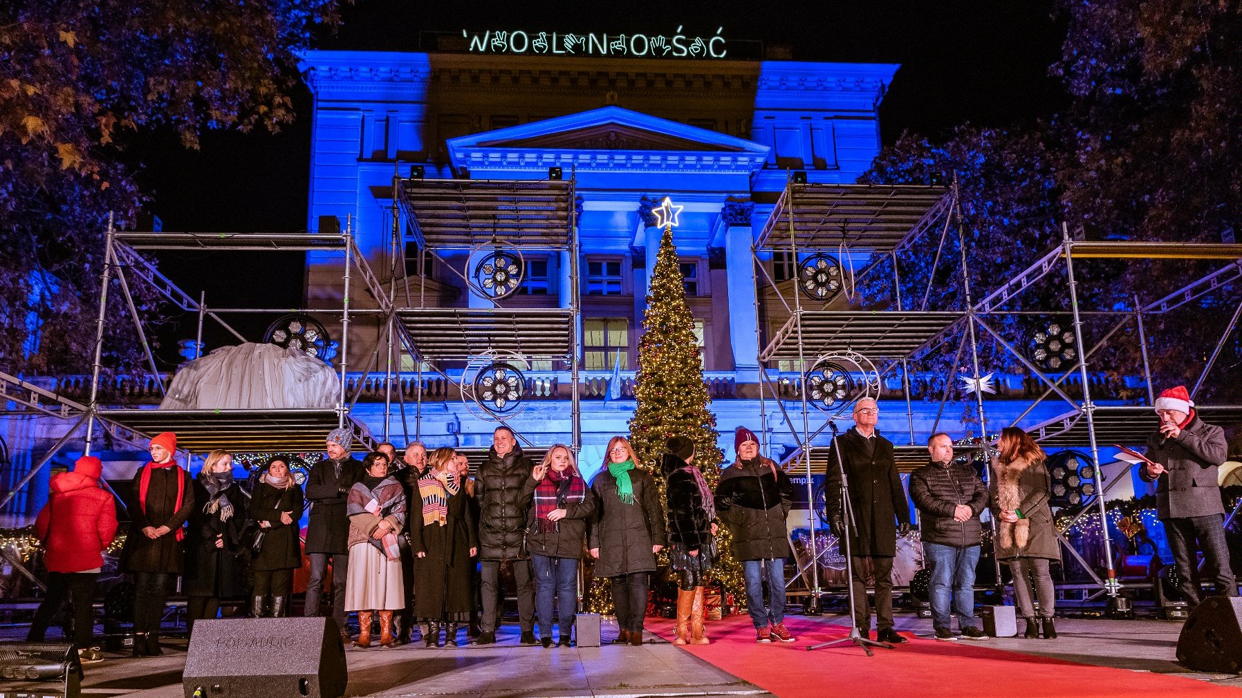 Galeria zdjęć przedstawia otwarcie Betlejem Poznańskiego na pl. Wolności.