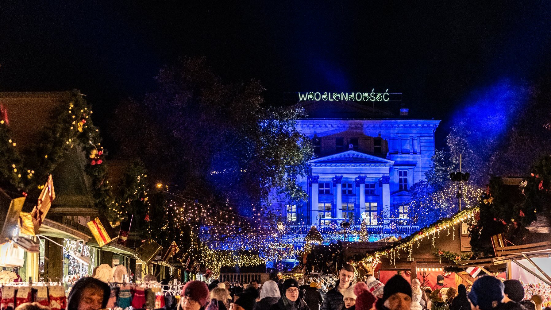 Galeria zdjęć przedstawia otwarcie Betlejem Poznańskiego na pl. Wolności.