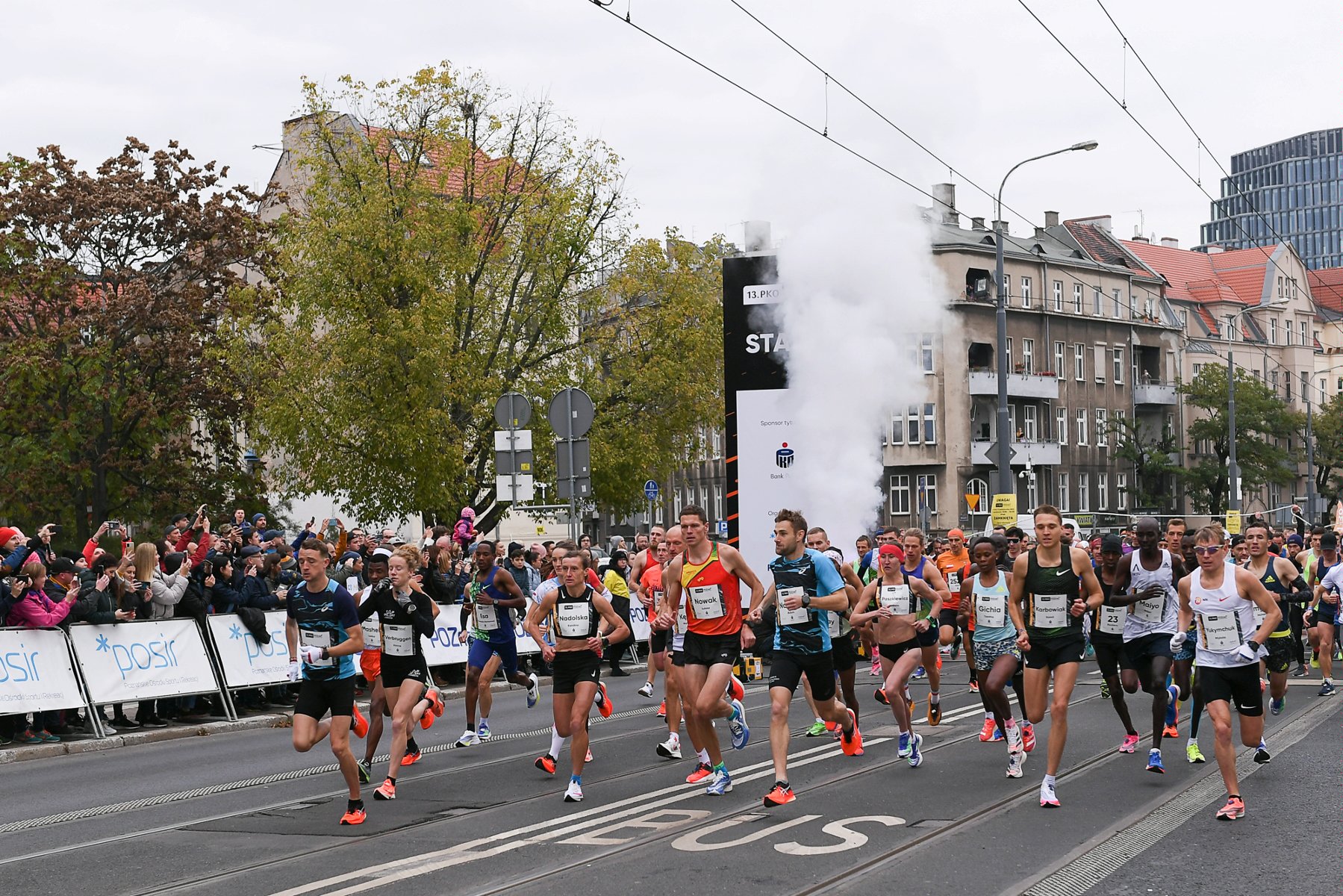 Start półmaratonu w 2013 roku - grafika rozmowy