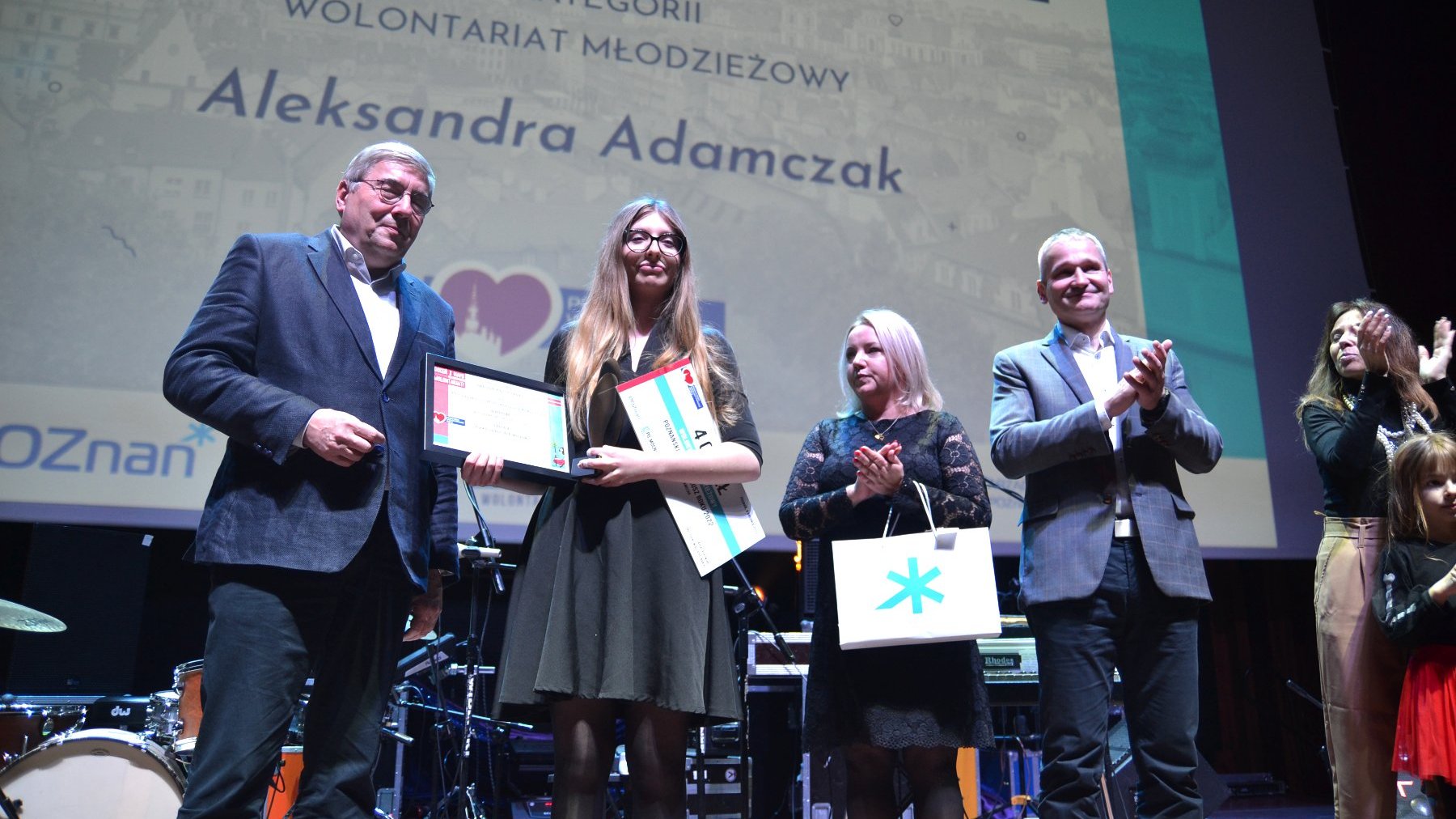 Galeria zdjęć przedstawia laureatów konkursu Poznański Wolontariusz Roku 2022.