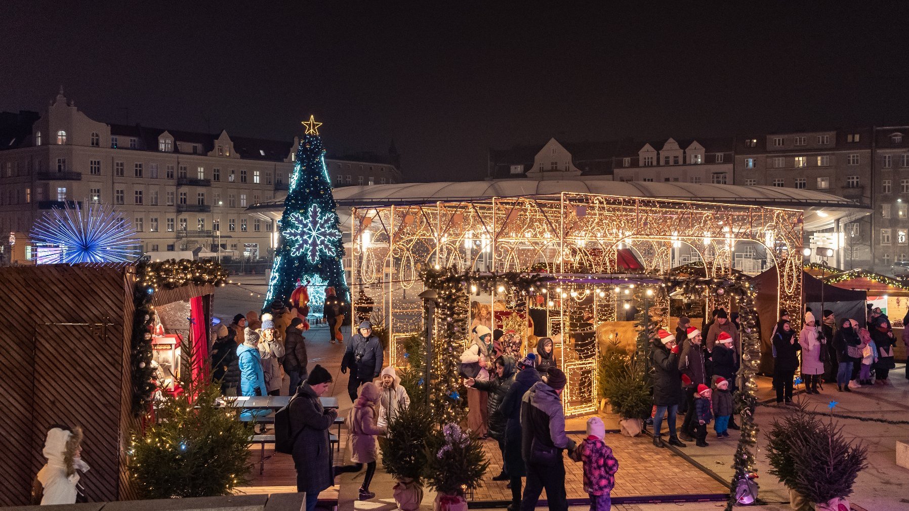 Galeria zdjęć przedstawia imprezę Silent Night na rynku Łazarskim.