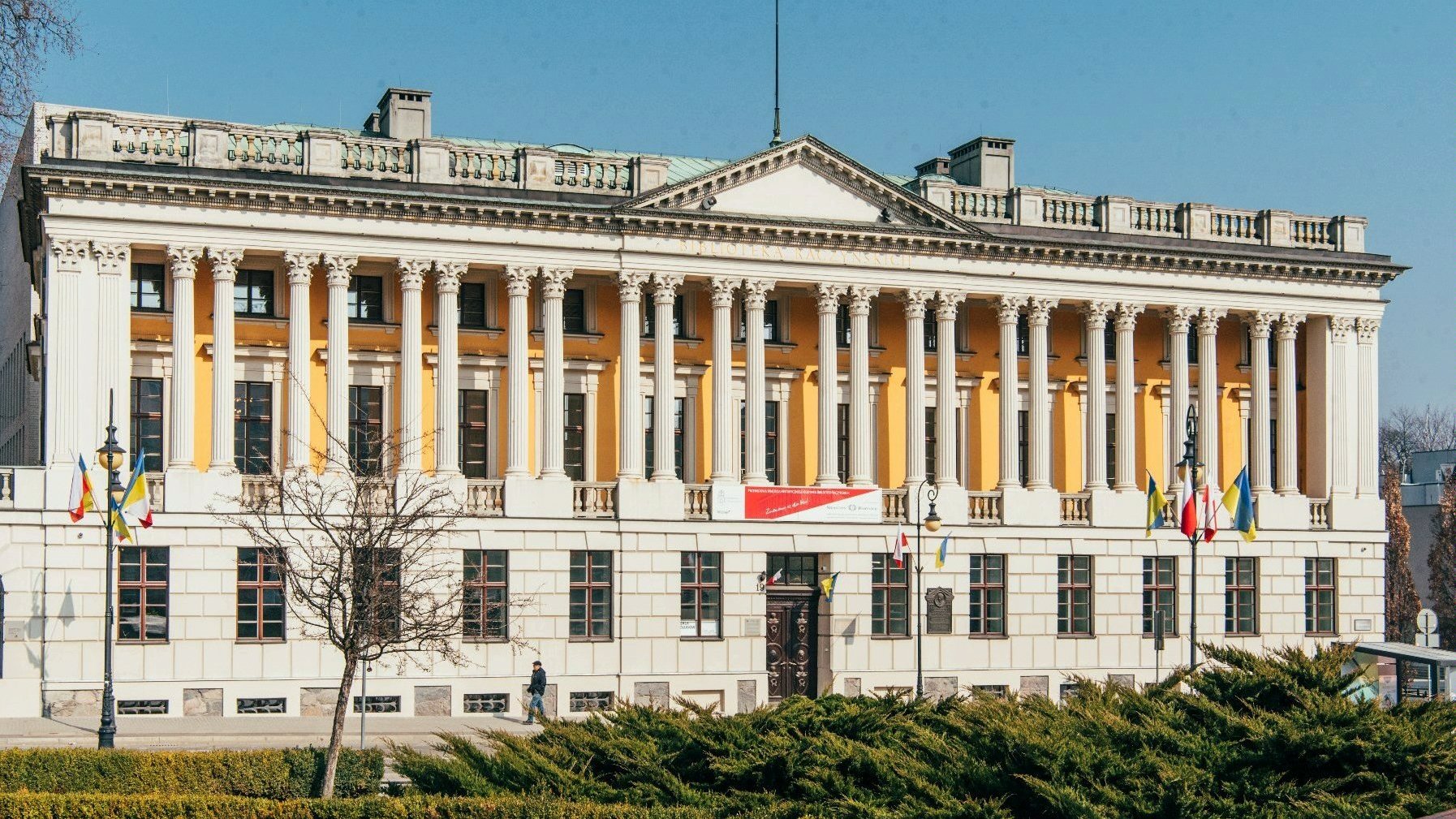 Na zdjęciu fasada gmachu Biblioteki Raczyńskich - grafika rozmowy