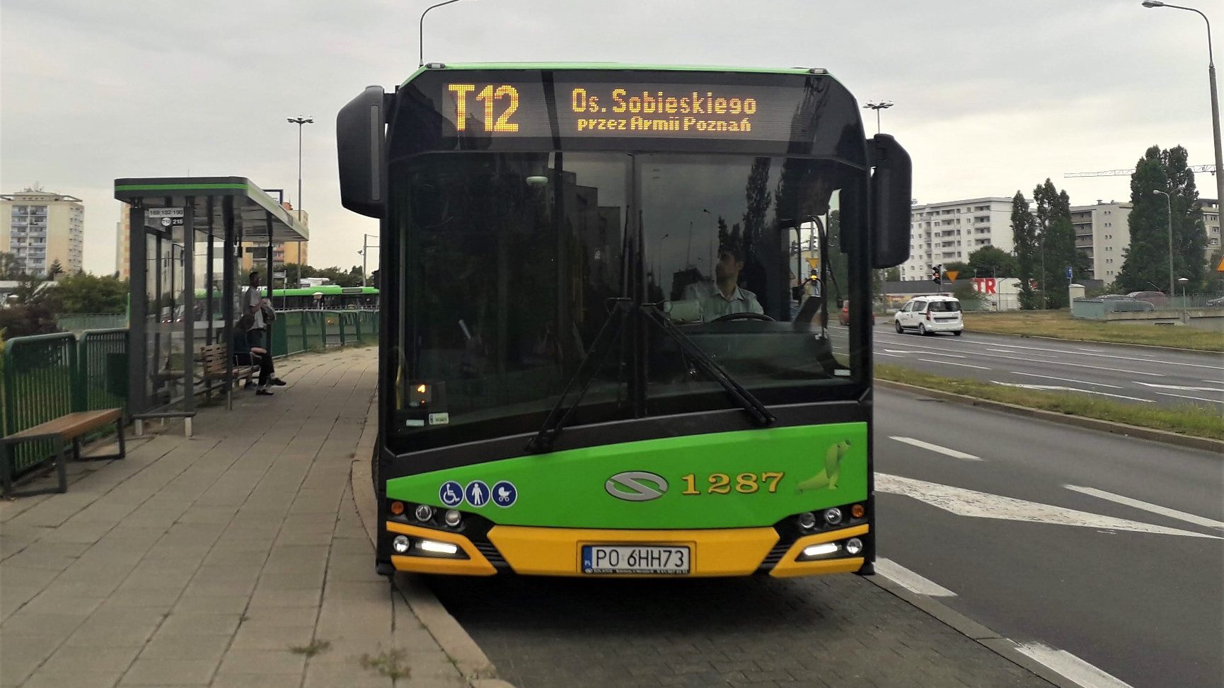 Autobus T12