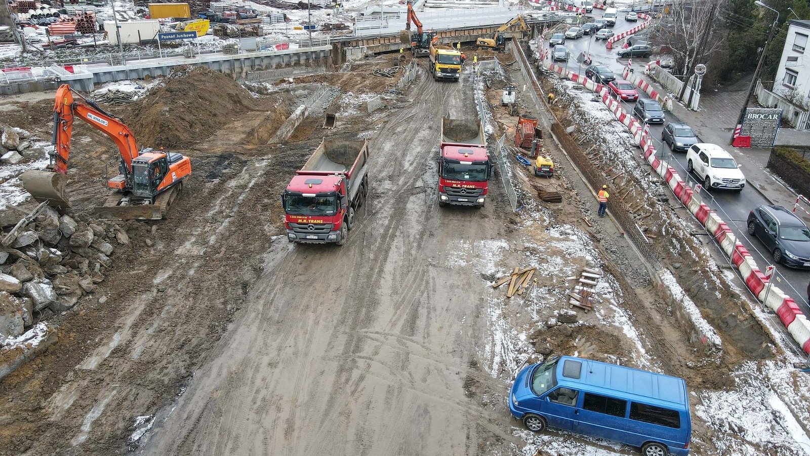 Zdjęcie przedstawia plac budowy z loty ptaka.