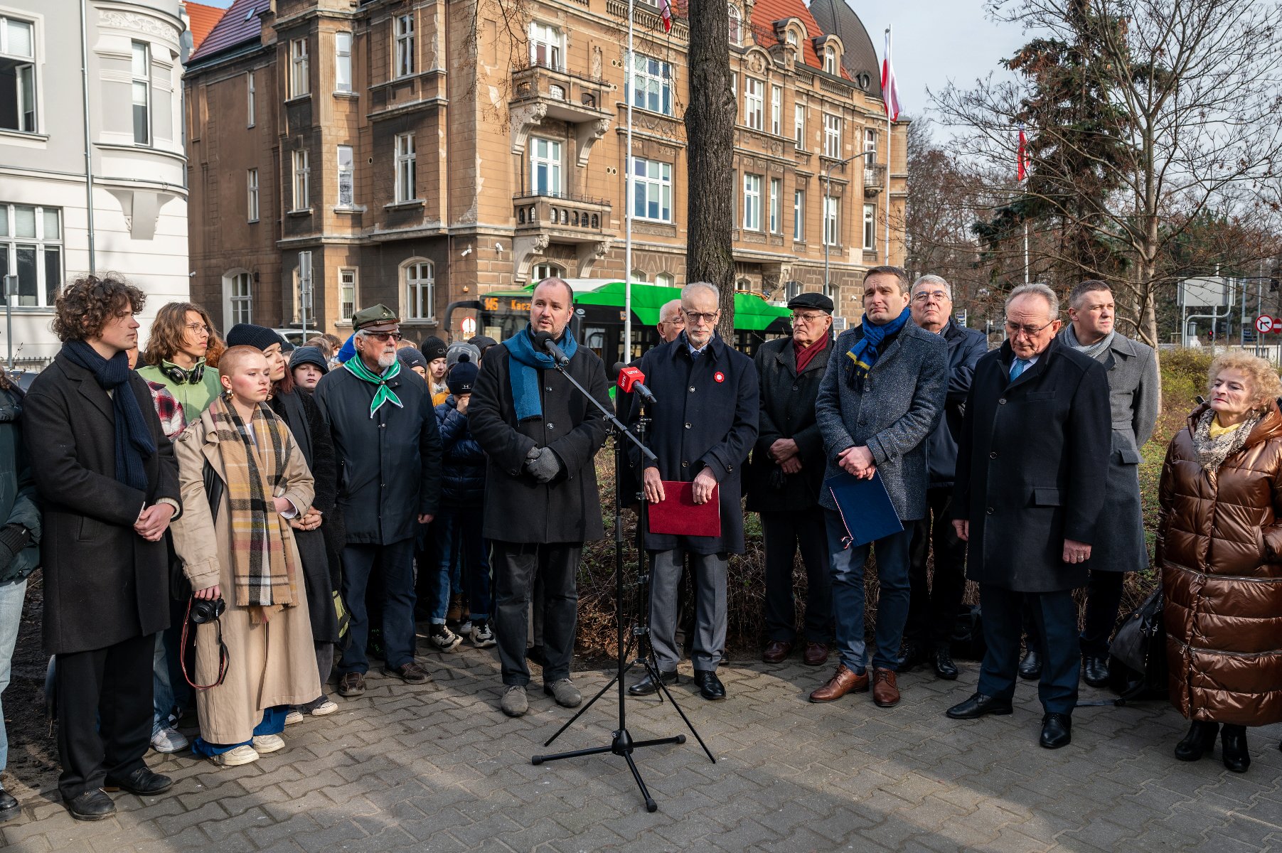 Galeria zdjęć przedstawia uroczystości z okazji 104. rocznicy podpisania rozejmu w Trewirze - grafika rozmowy