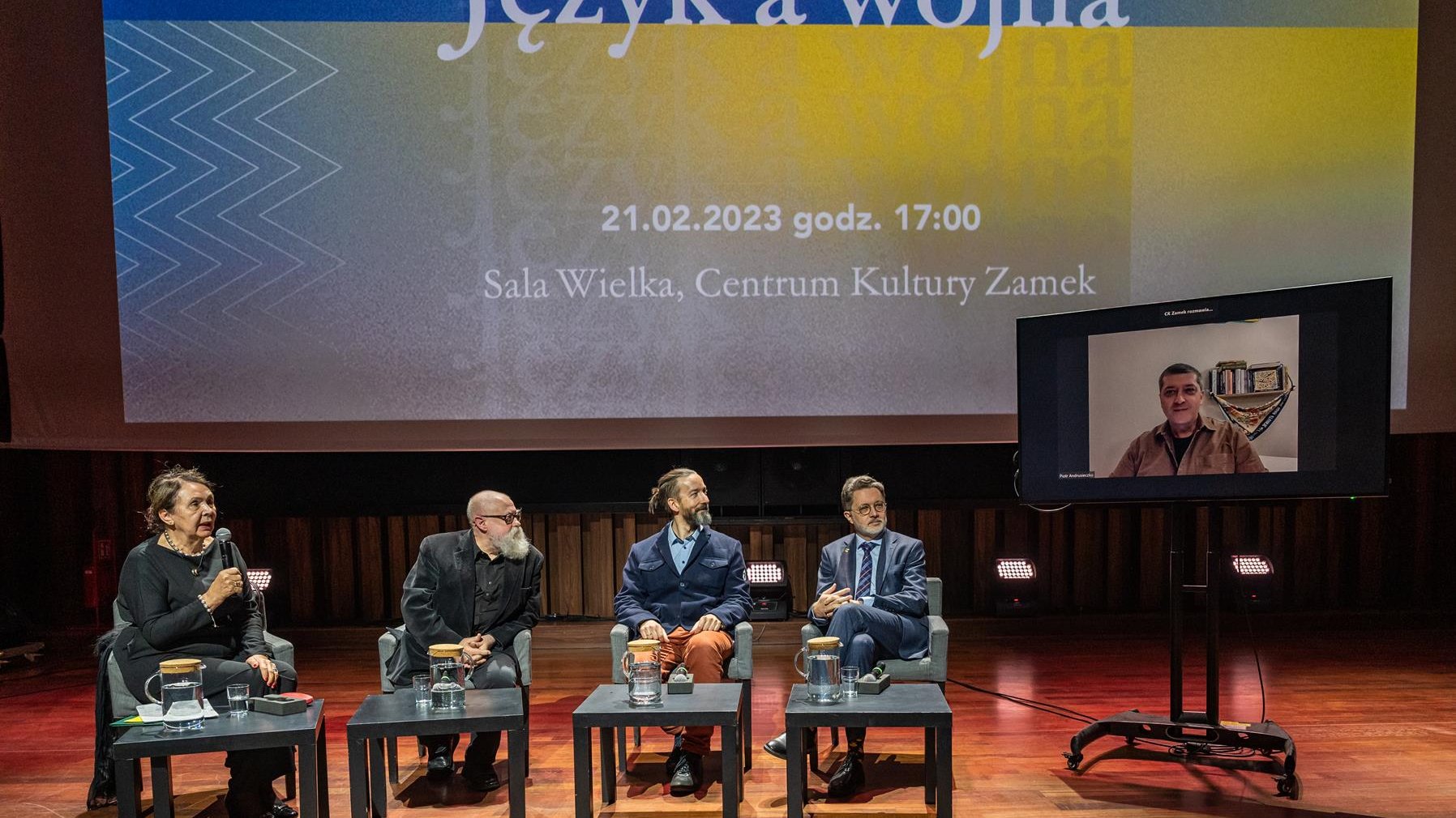 Na zdjęciu uczestnicy debaty w sali CK Zamek