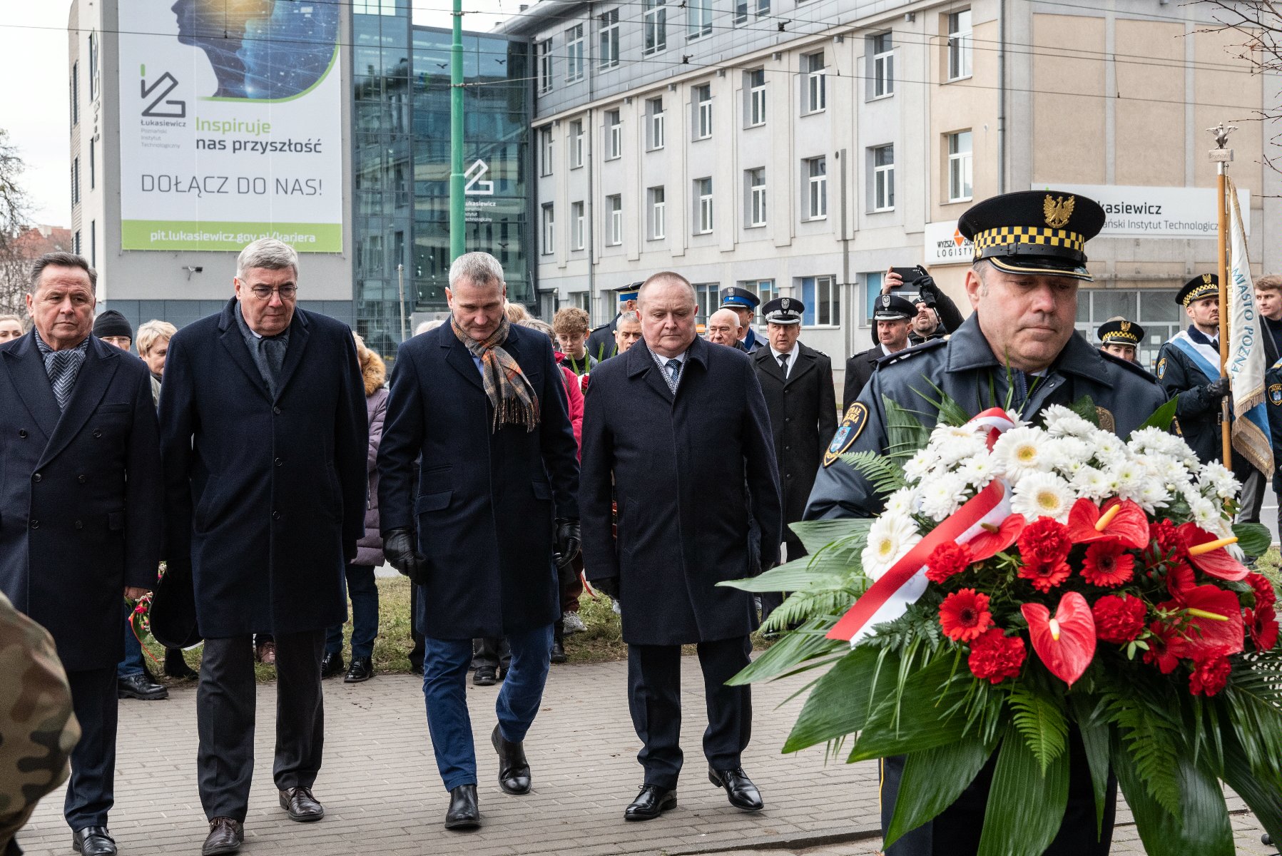 Galeria zdjęć przedstawia uroczystości rocznicowe Akcji Bollwerk. - grafika rozmowy