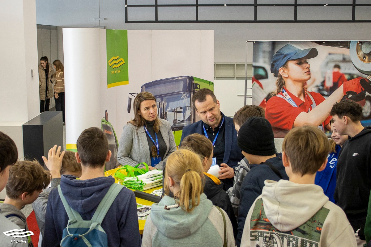 Galeria zdjęć ze stoiska MPK Poznań na Arenie Zawodów - grafika rozmowy