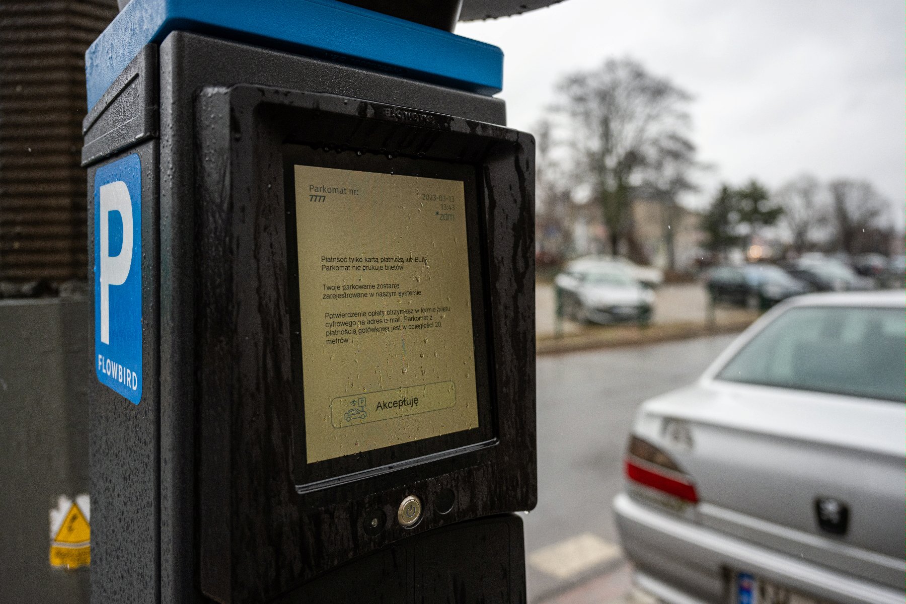 Galeria zdjęć parkomatu przy Dworcu Zachodnim - grafika rozmowy