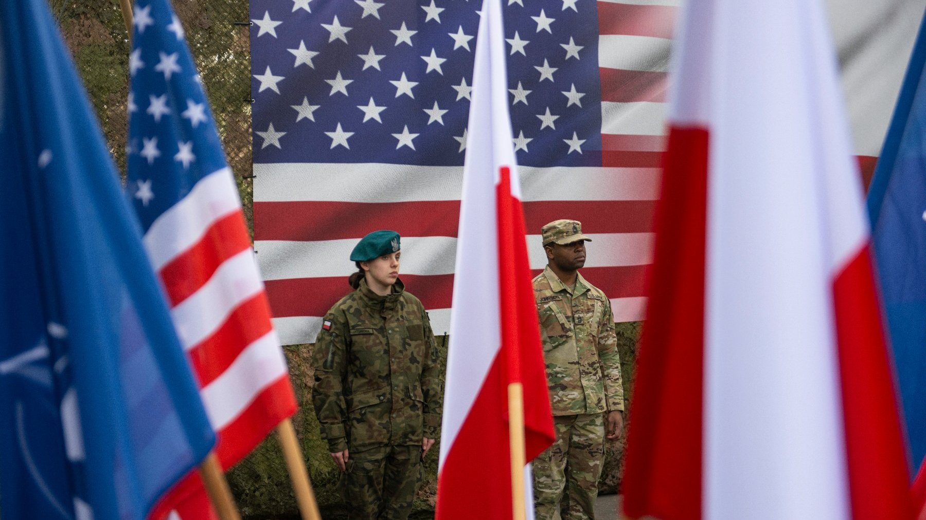 Galeria zdjęć przedstawia uroczystości z okazji ustanowienia w Poznaniu pierwszego w Polsce stałego garnizonu wojska USA.