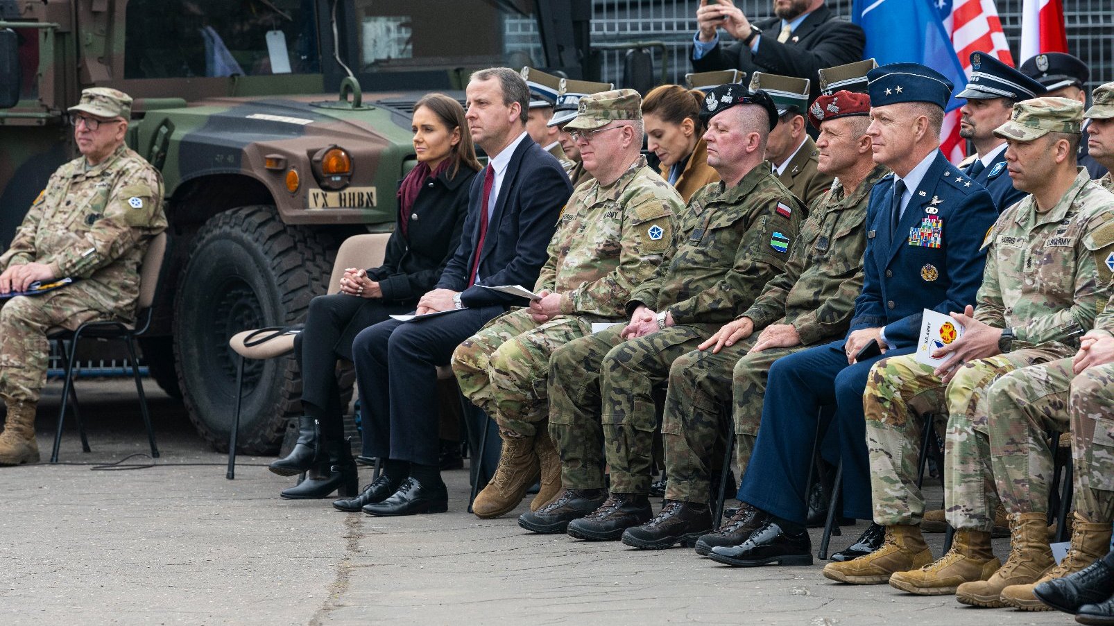 Galeria zdjęć przedstawia uroczystości z okazji ustanowienia w Poznaniu pierwszego w Polsce stałego garnizonu wojska USA.