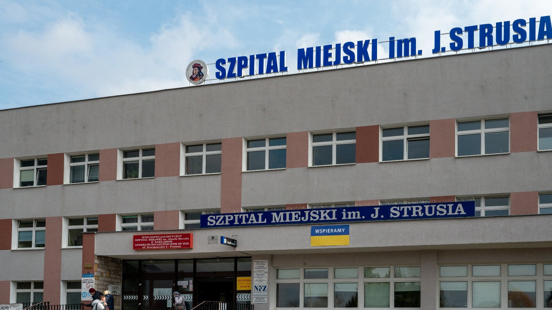 Na zdjeciu szpital miejski, widok z zewnątrz