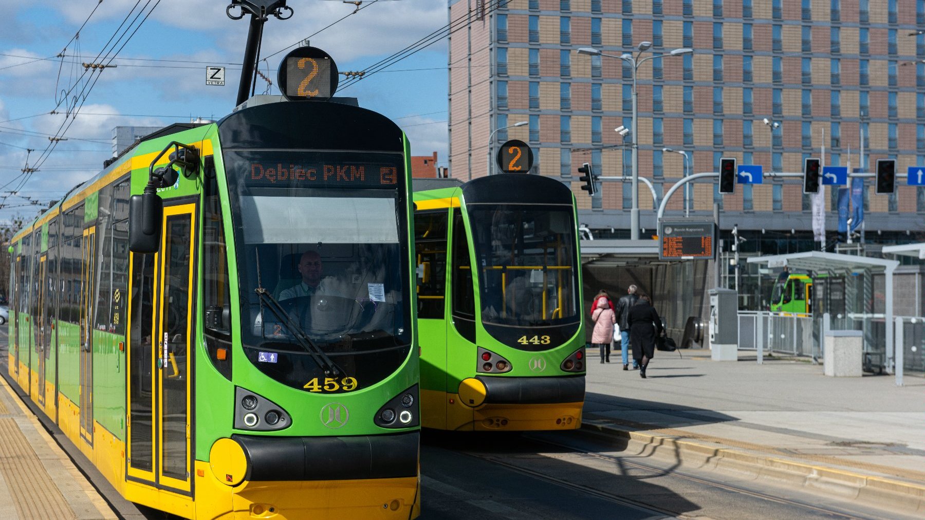 Tramwaje jadące przez most Uniwersytecki