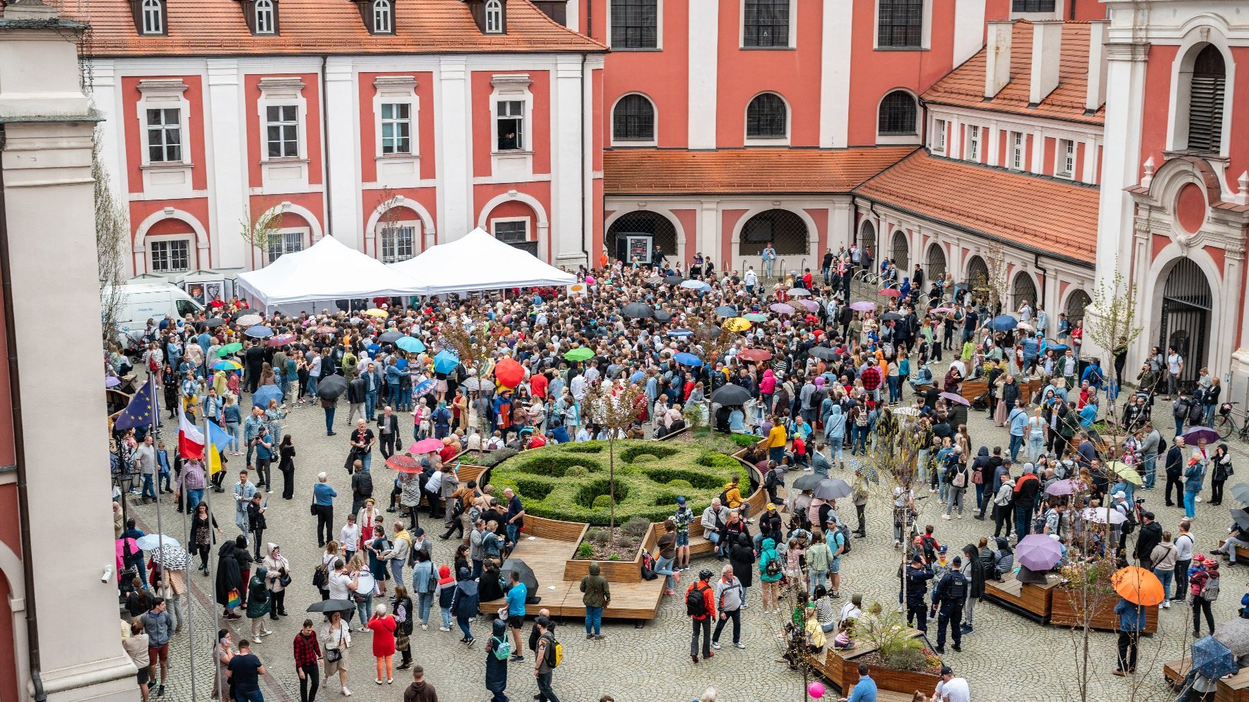 Galeria zdjęć przedstawia obchody 770-lecia urodzin Poznania.