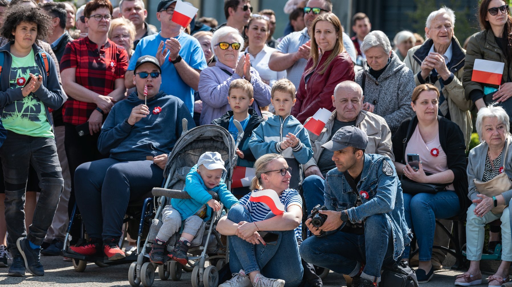 Galeria zdjęć przedstawia zeszloroczne obchody Święta Konstytucji 3 Maja, które odbyły się na pl. Wolności w Poznaniu.