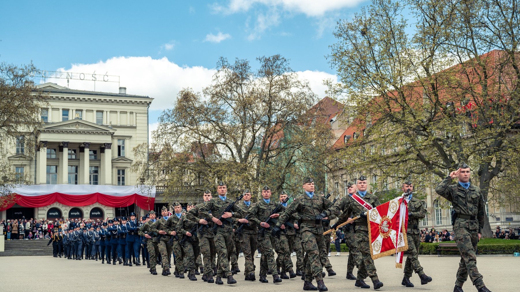 Galeria zdjęć przedstawia obchody Święta Konstytucji 3 Maja w Poznaniu.