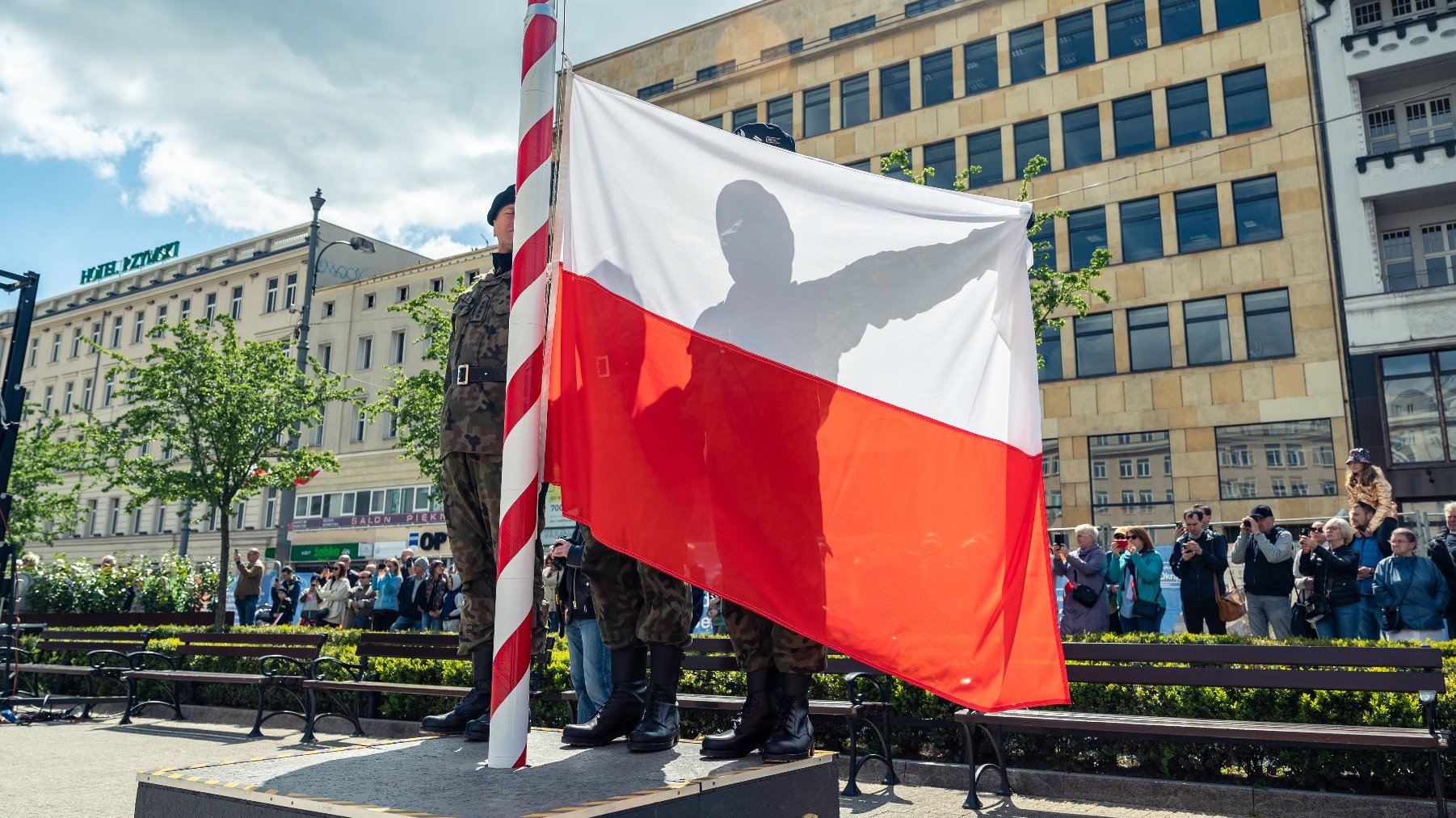 Galeria zdjęć przedstawia obchody Święta Konstytucji 3 Maja w Poznaniu.