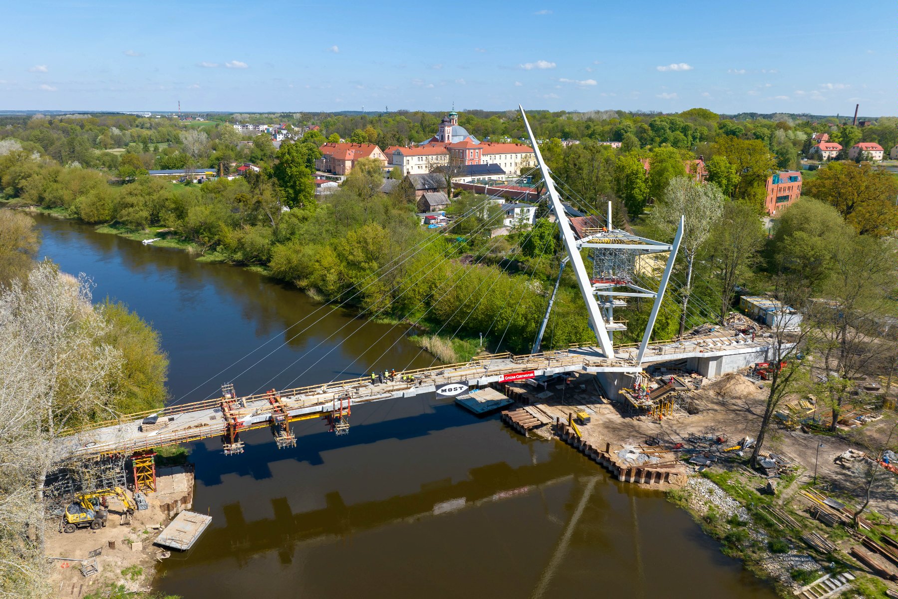 Galeria zdjęć budowy kładki w Owińskach - grafika rozmowy