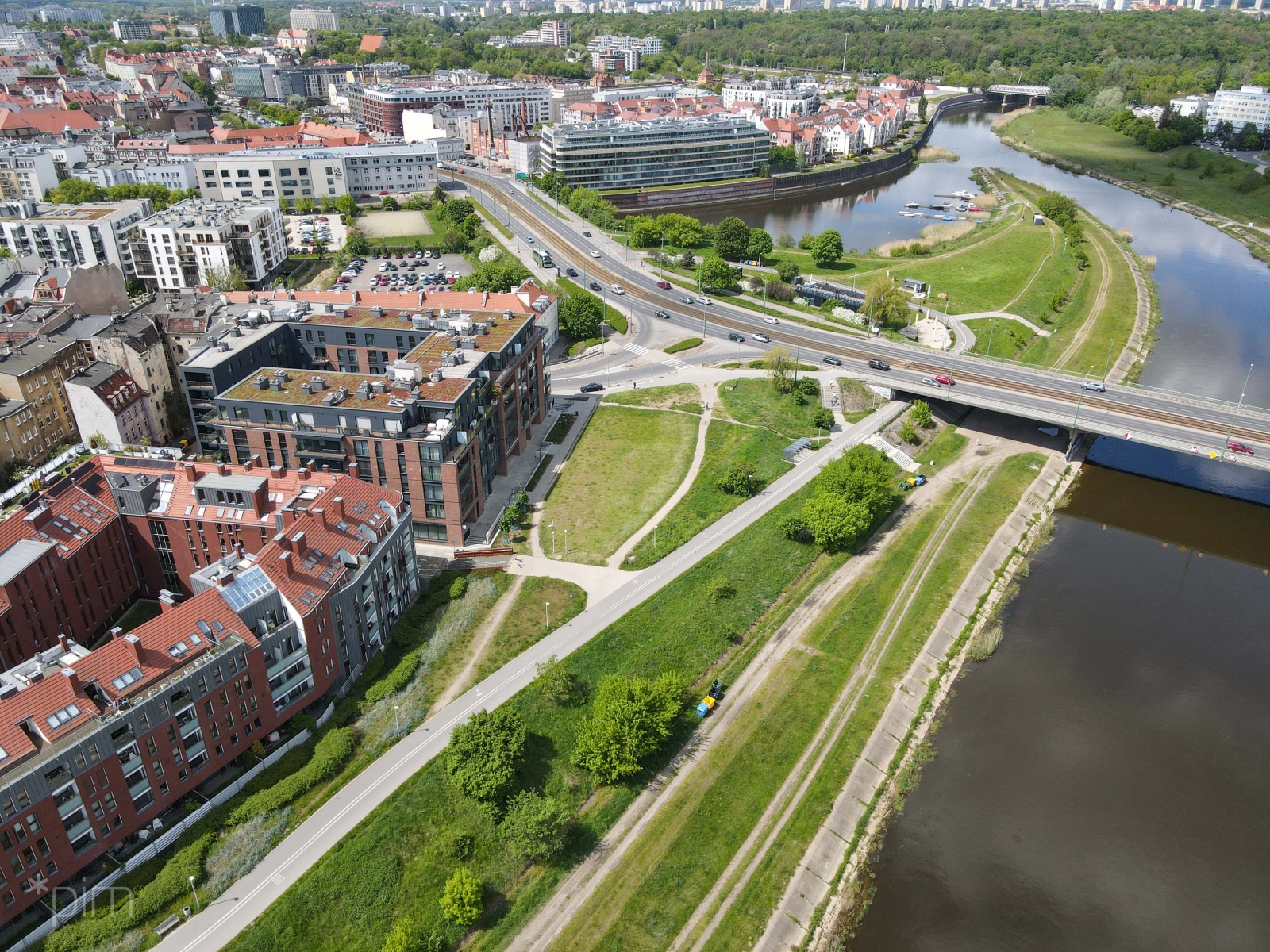 Zdjęcie Wartostrady i brakującego odcinka przy moście Chrobrego - grafika rozmowy