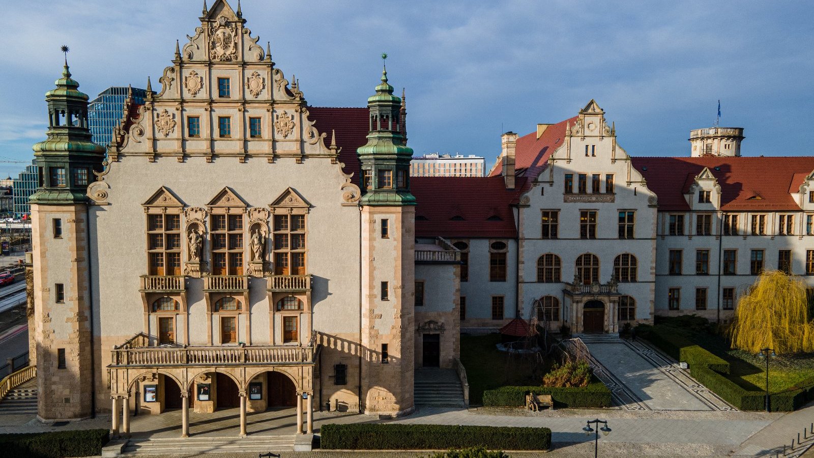 Na zdjęciu budynek Rektoratu UAM