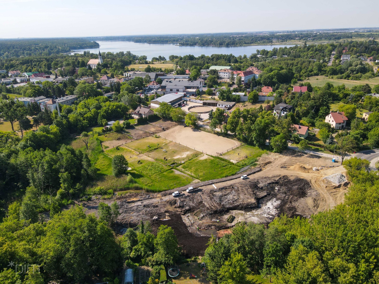 Galeria zdjęć z budowy zbiornika retencyjnego w Kiekrzu - grafika rozmowy